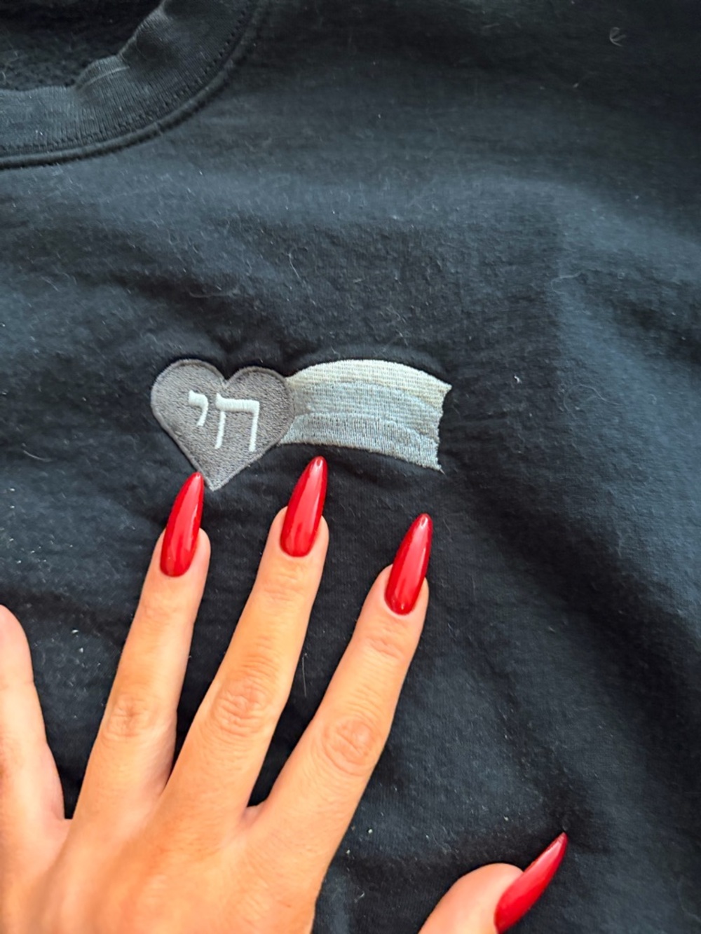 Black Crewneck Sweatshirt Heart Hebrew Patch Graphic Size L Minimal Streetwear